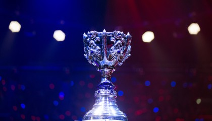 英雄联盟季中冠军赛：T1战队41分带战术解析，精准兵线控制击溃G2防线